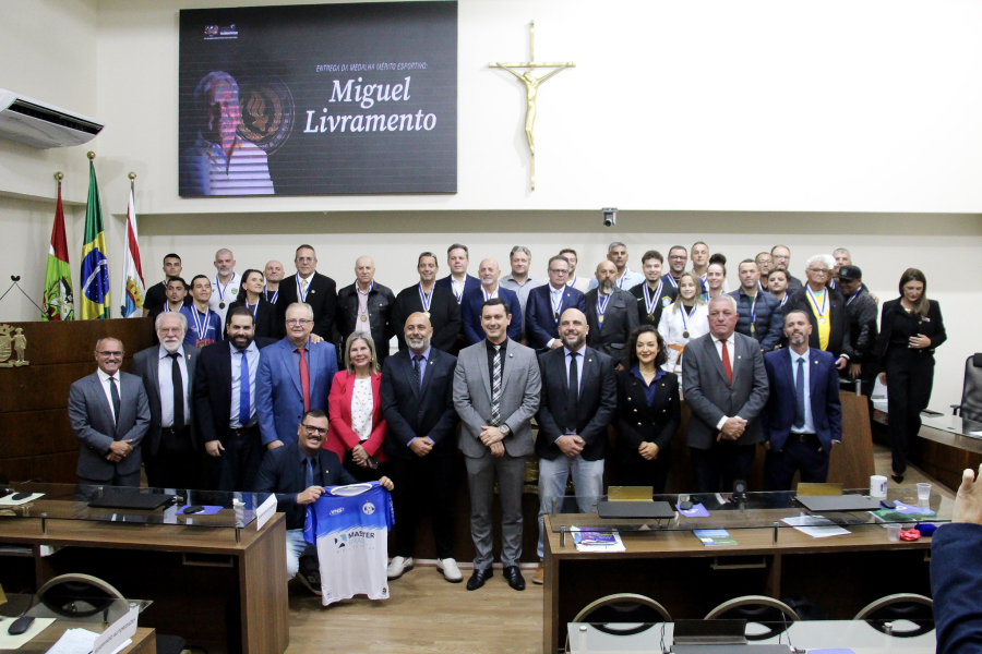 CÂMARA MUNICIPAL DE FLORIANÓPOLIS ENTREGA MEDALHA DO MÉRITO ESPORTIVO 