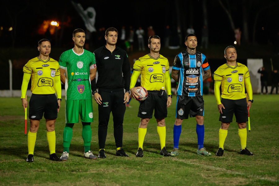 VILA VENCE O GRÊMIO CACHOEIRA E REASSUME A LIDERANÇA DO MUNICIPAL